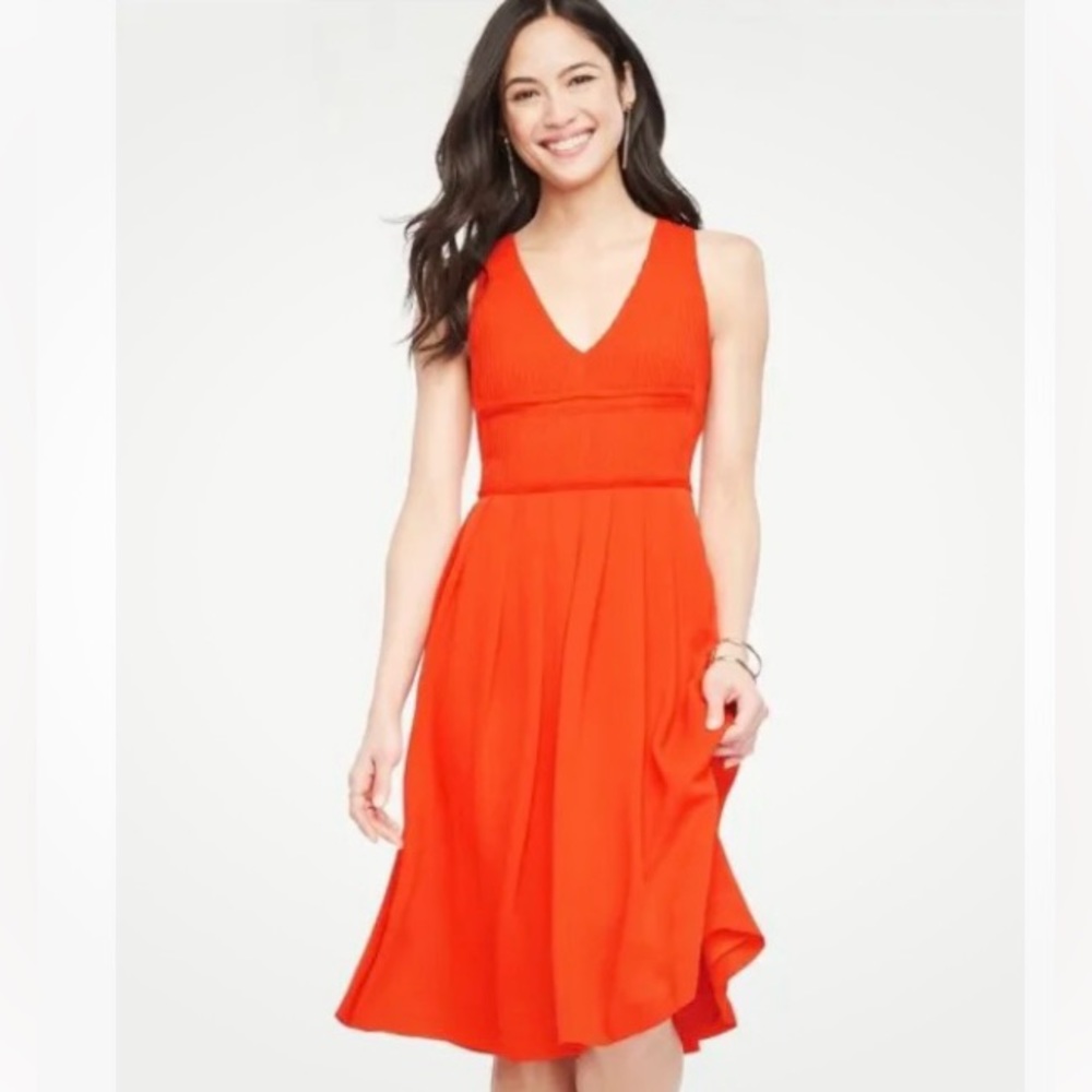 ANN TAYLOR Crepe Pleated V Neck Dress Size 4 NWT